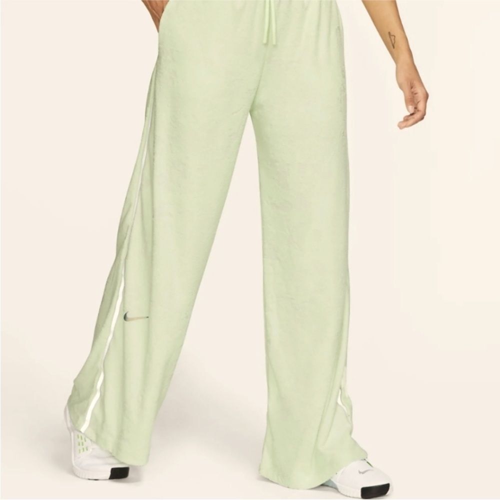 Nike City Ready Wide Leg Sweatpants size M